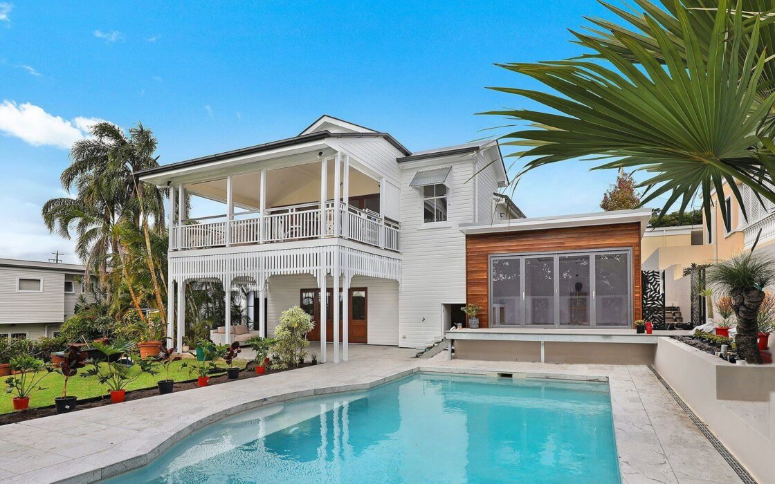 Apartment in 5816 E 12th St Margolin