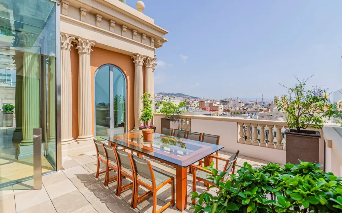 Элитный пентхаус с бассейном на Пасео-де-Грасия, Барселона