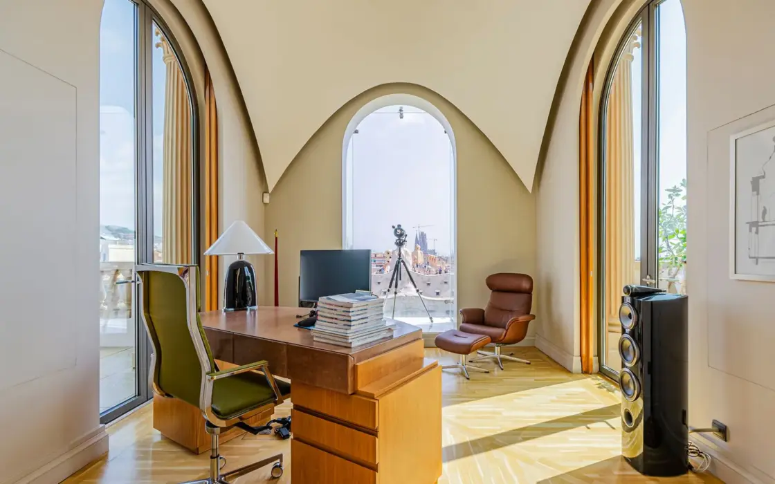 Элитный пентхаус с бассейном на Пасео-де-Грасия, Барселона