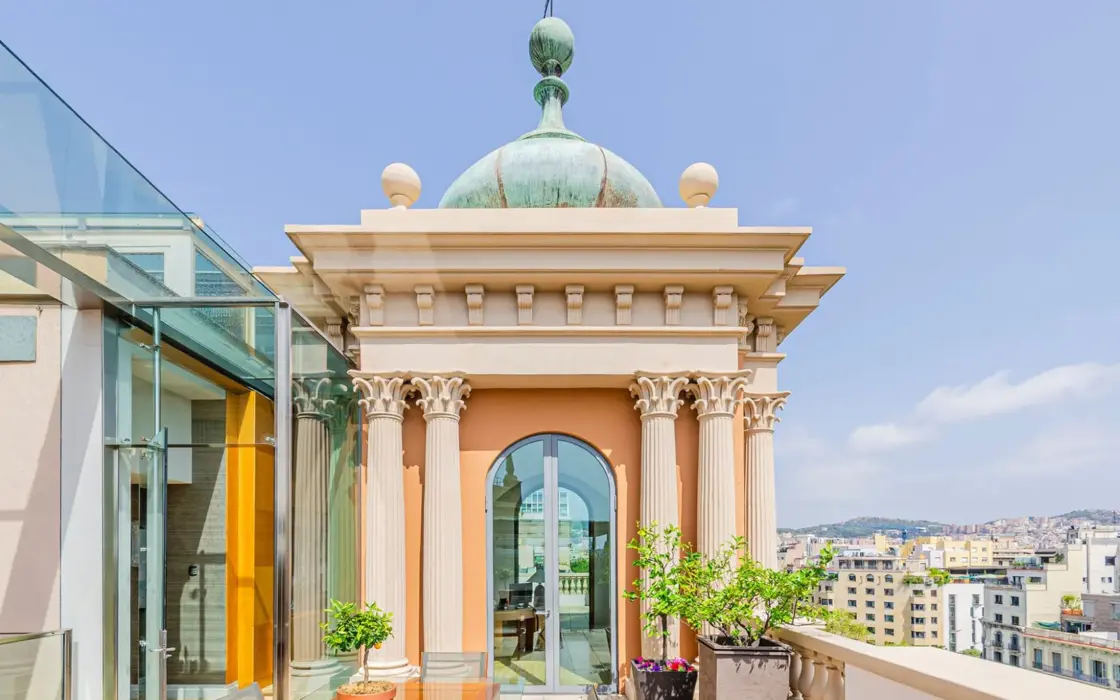 Элитный пентхаус с бассейном на Пасео-де-Грасия, Барселона