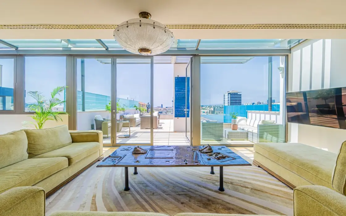 Элитный пентхаус с бассейном на Пасео-де-Грасия, Барселона