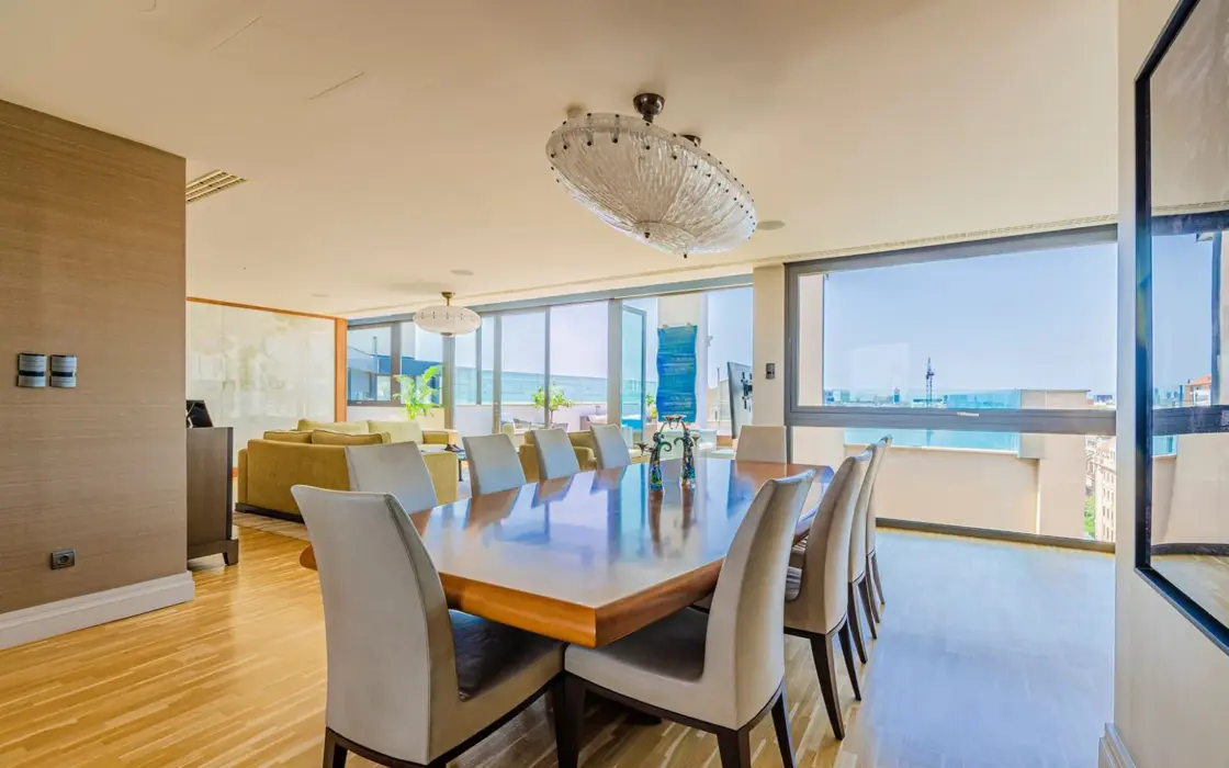 Элитный пентхаус с бассейном на Пасео-де-Грасия, Барселона