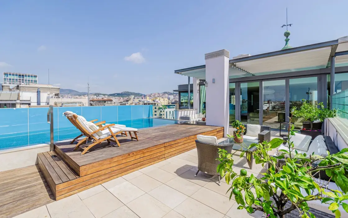 Элитный пентхаус с бассейном на Пасео-де-Грасия, Барселона