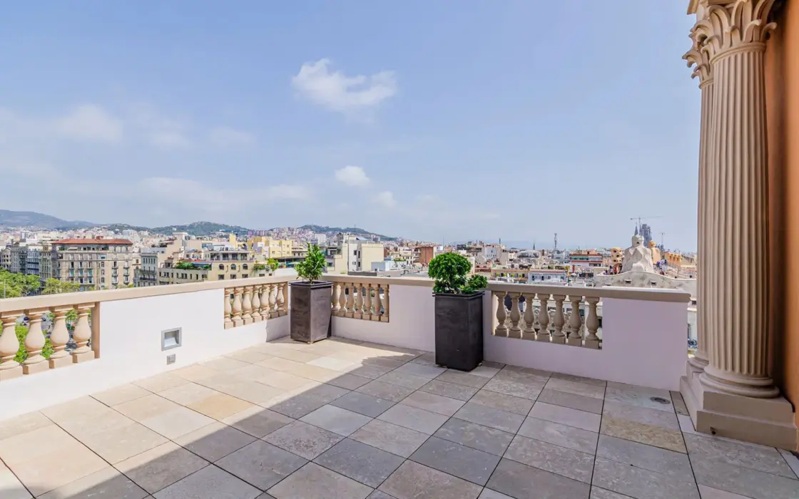 Элитный пентхаус с бассейном на Пасео-де-Грасия, Барселона