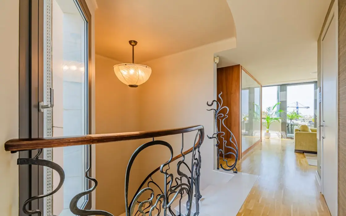 Элитный пентхаус с бассейном на Пасео-де-Грасия, Барселона