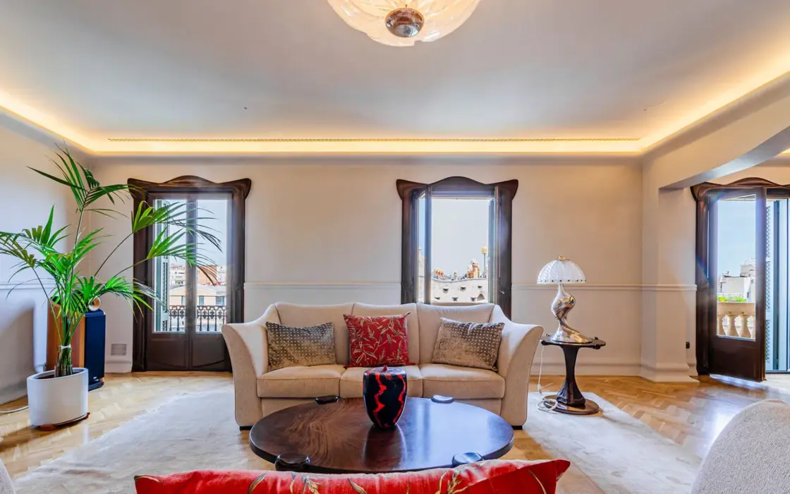 Элитный пентхаус с бассейном на Пасео-де-Грасия, Барселона