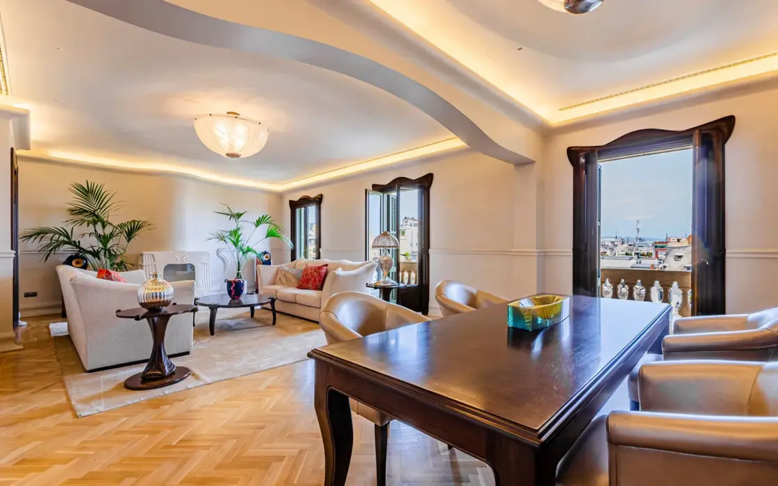 Элитный пентхаус с бассейном на Пасео-де-Грасия, Барселона