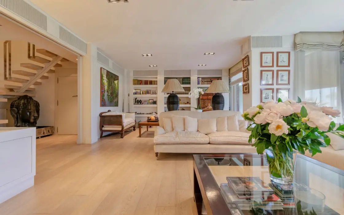 Пентхаус з терасою в Педральбесі, Барселона, 4 спальні