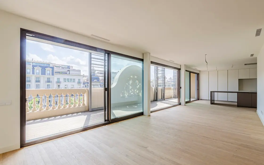 Квартира 260 кв.м на Пасео-де-Грасия в Барселоне с балконом