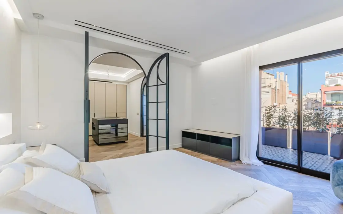 Пентхаус 289 кв.м с террасой в районе Гальвани Барселона