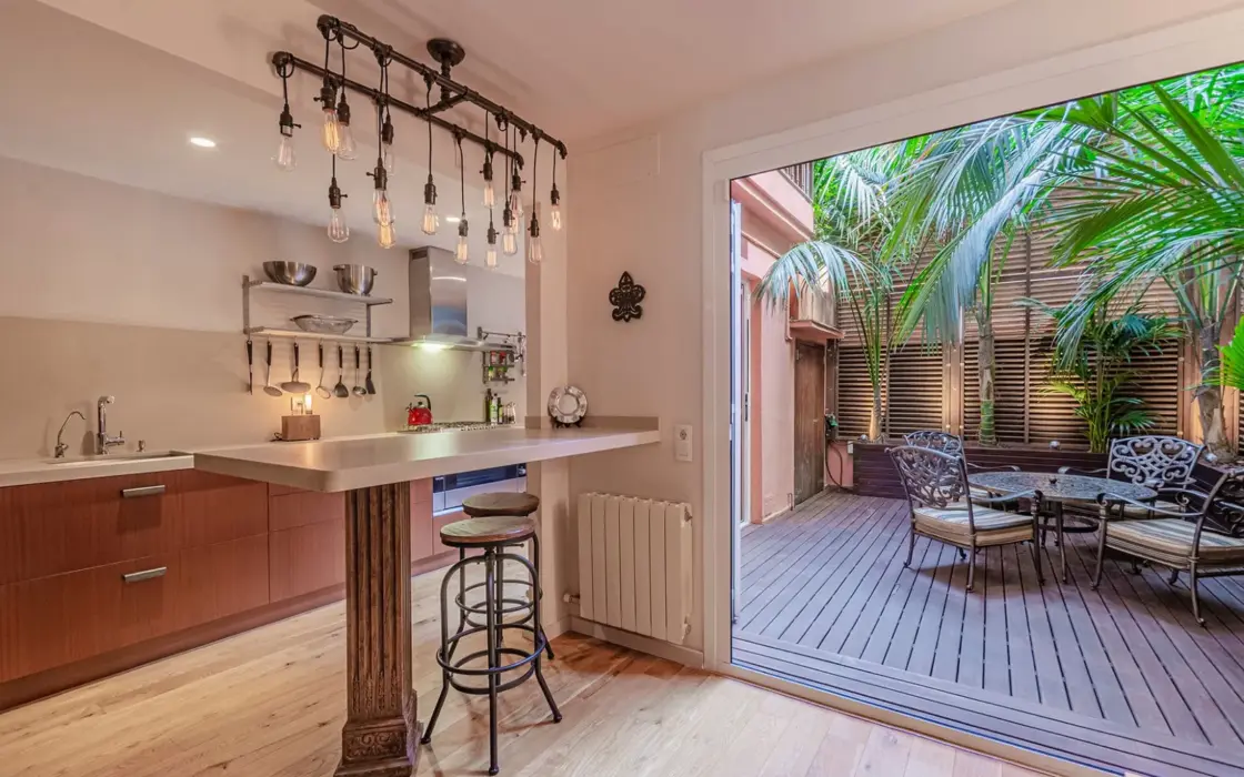 Дуплекс с террасой у Саграды Фамилия, Барселона 2 комнаты 94 кв.м