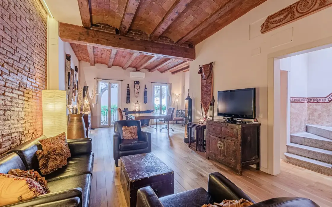 Дуплекс с террасой у Саграды Фамилия, Барселона 2 комнаты 94 кв.м