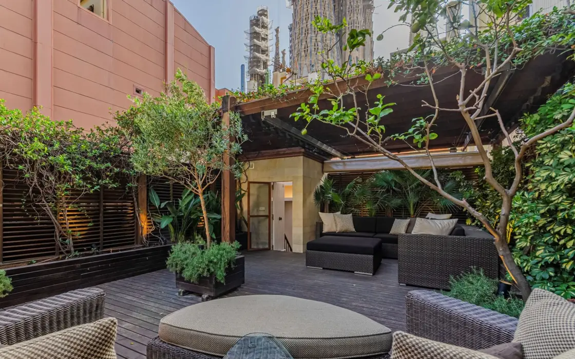 Дуплекс с террасой у Саграды Фамилия, Барселона 2 комнаты 94 кв.м