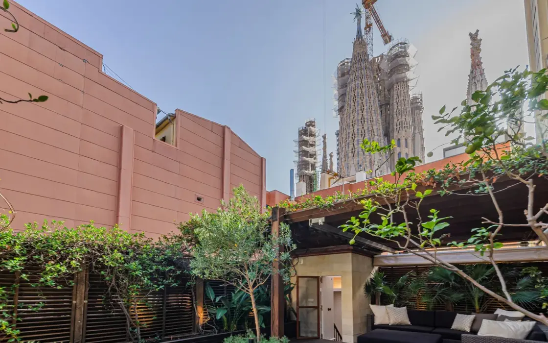 Дуплекс с террасой у Саграды Фамилия, Барселона 2 комнаты 94 кв.м