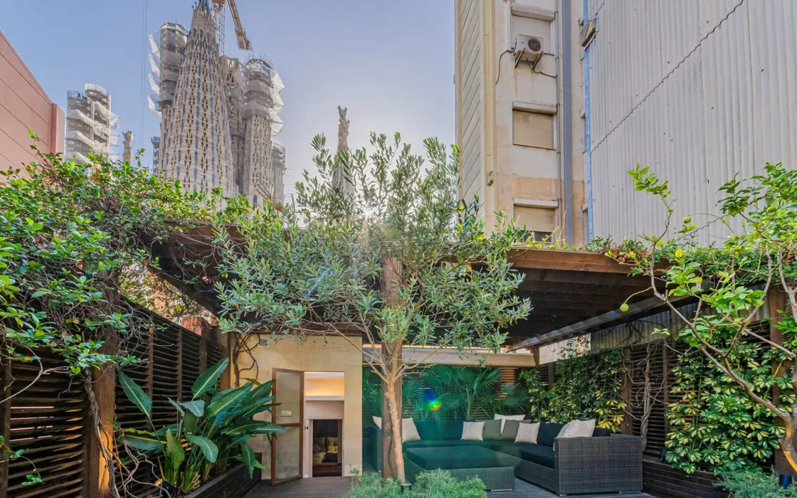 Дуплекс с террасой у Саграды Фамилия, Барселона 2 комнаты 94 кв.м