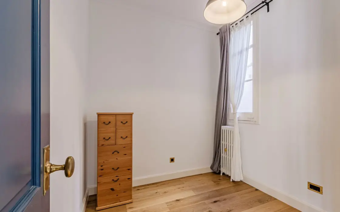 Квартира после ремонта в Эшампле, Барселона, 4 комнаты