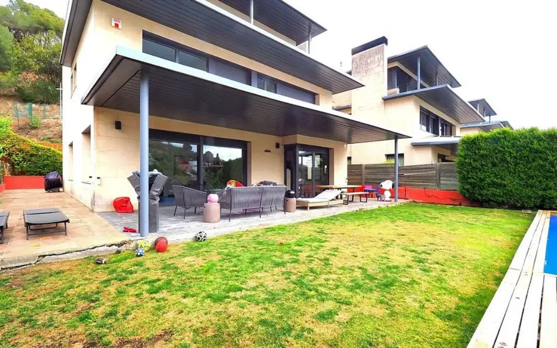 Вілла з басейном у престижній Саррії, 454 кв.м, Барселона