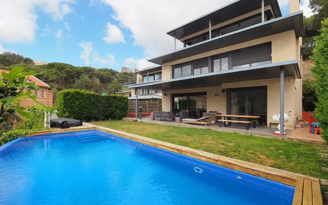 Вілла з басейном у престижній Саррії, 454 кв.м, Барселона