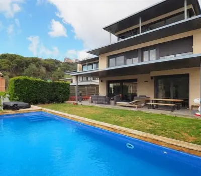 Вілла з басейном у престижній Саррії, 454 кв.м, Барселона