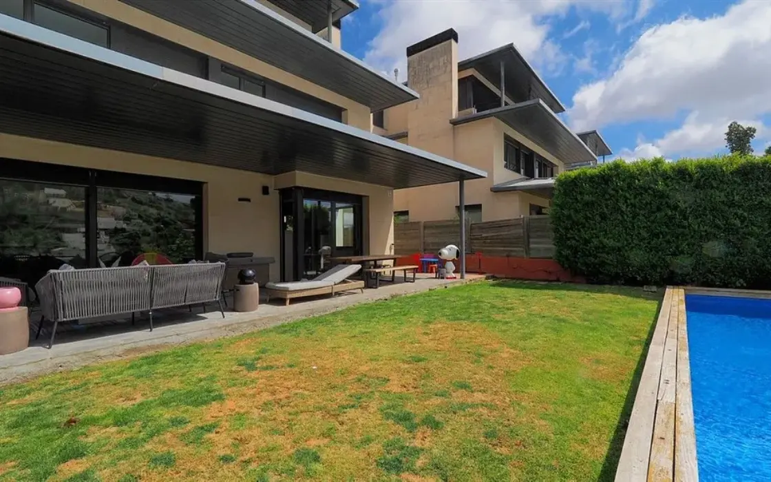 Вілла з басейном у престижній Саррії, 454 кв.м, Барселона