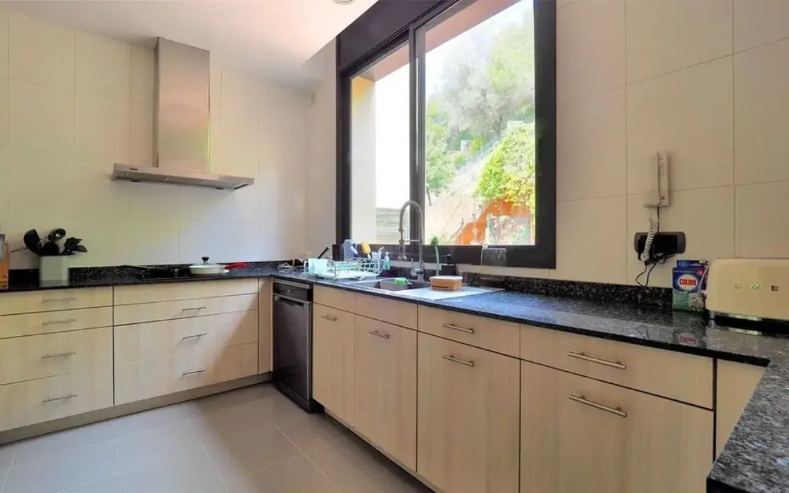 Вілла з басейном у престижній Саррії, 454 кв.м, Барселона