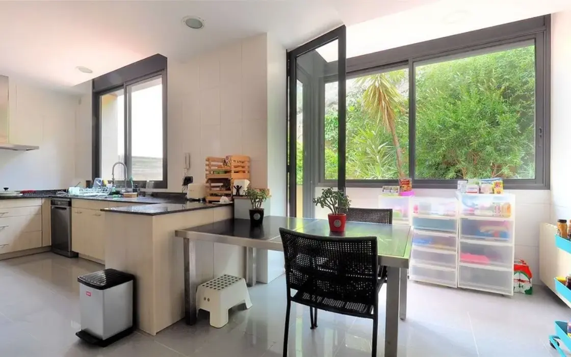 Вілла з басейном у престижній Саррії, 454 кв.м, Барселона