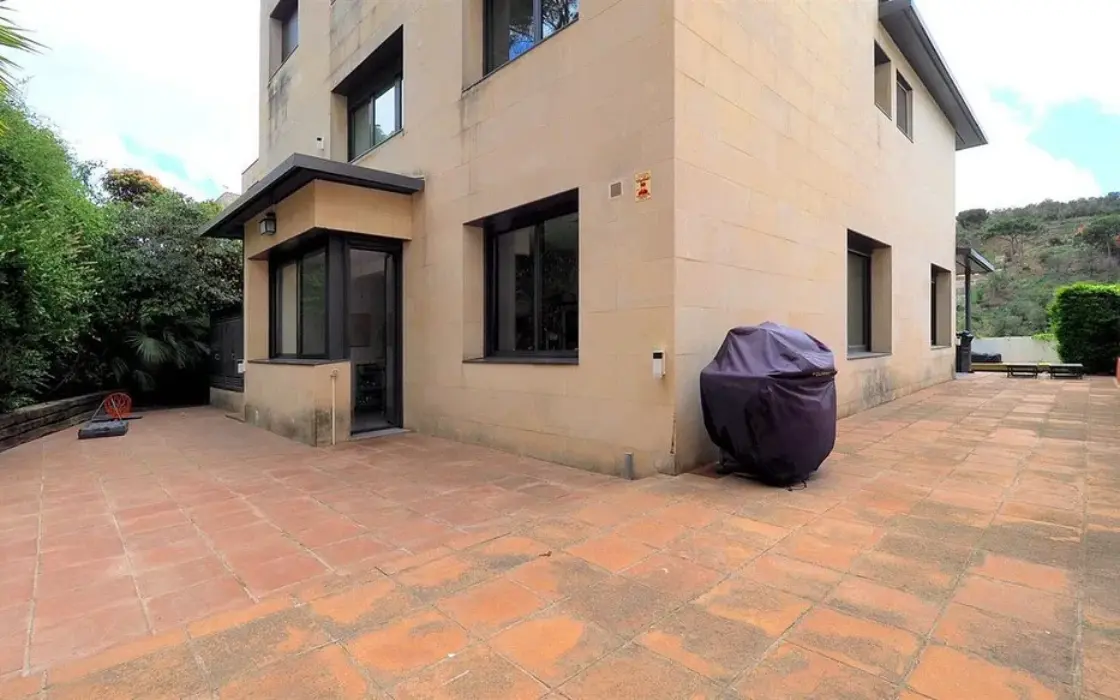 Вілла з басейном у престижній Саррії, 454 кв.м, Барселона