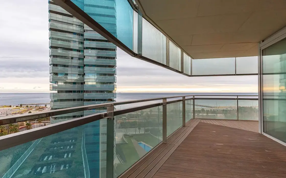 Квартира 100 кв.м з терасою та видом на море в Барселоні