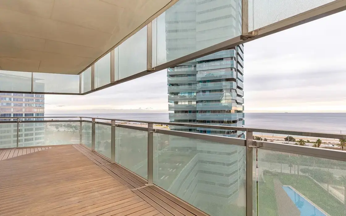 Квартира 100 кв.м з терасою та видом на море в Барселоні