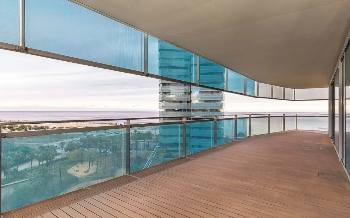 Квартира 100 кв.м з терасою та видом на море в Барселоні