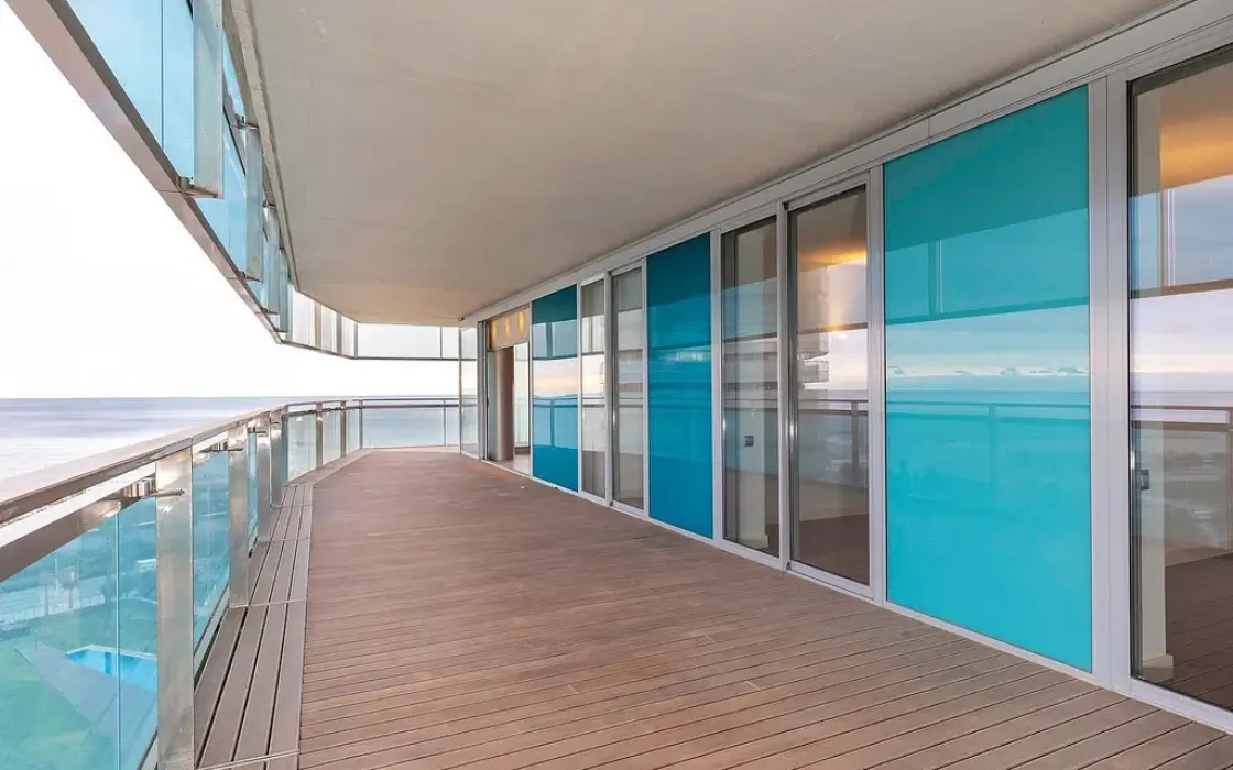 Квартира 100 кв.м з терасою та видом на море в Барселоні