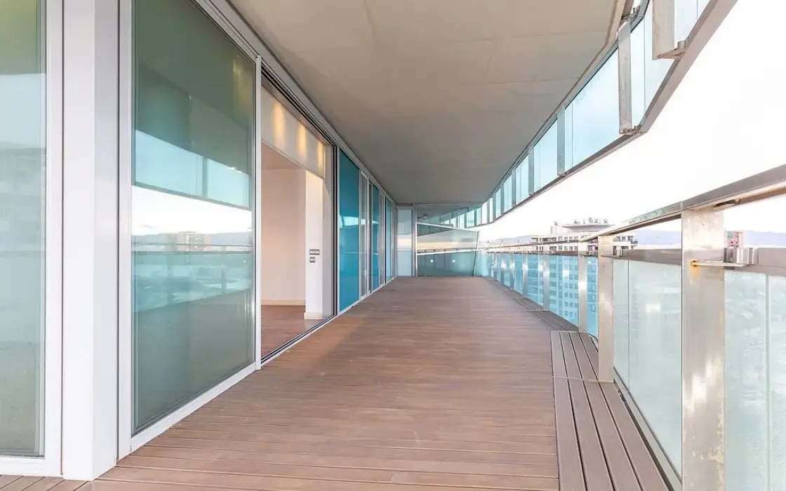 Квартира 100 кв.м з терасою та видом на море в Барселоні