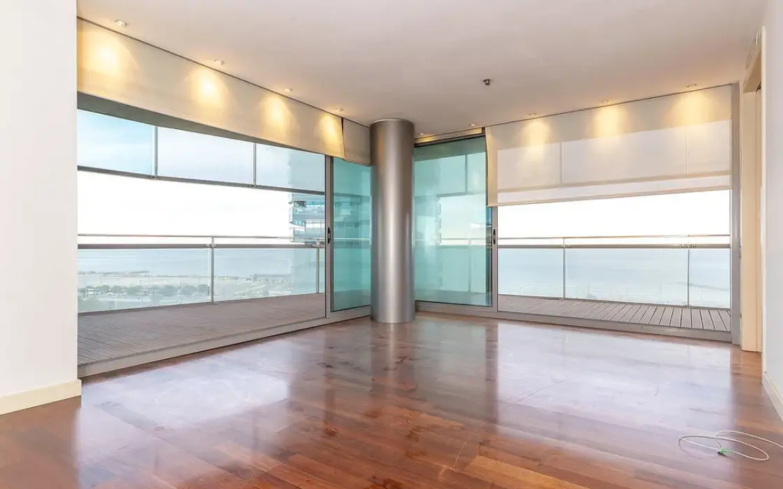 Квартира 100 кв.м з терасою та видом на море в Барселоні