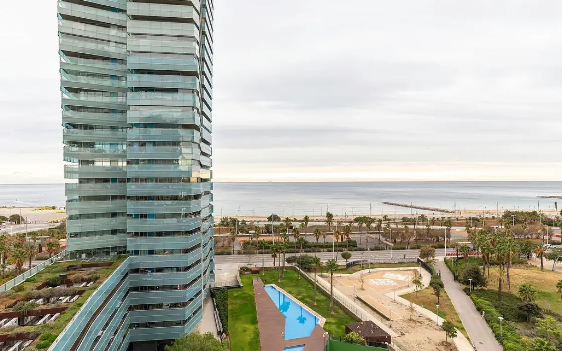 Квартира 100 кв.м з терасою та видом на море в Барселоні