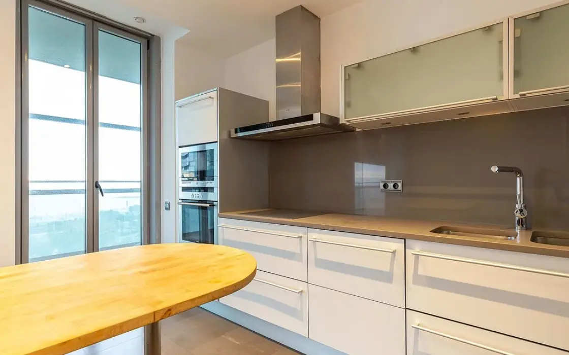 Квартира 100 кв.м з терасою та видом на море в Барселоні