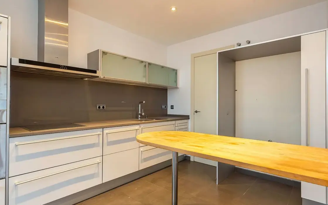 Квартира 100 кв.м з терасою та видом на море в Барселоні