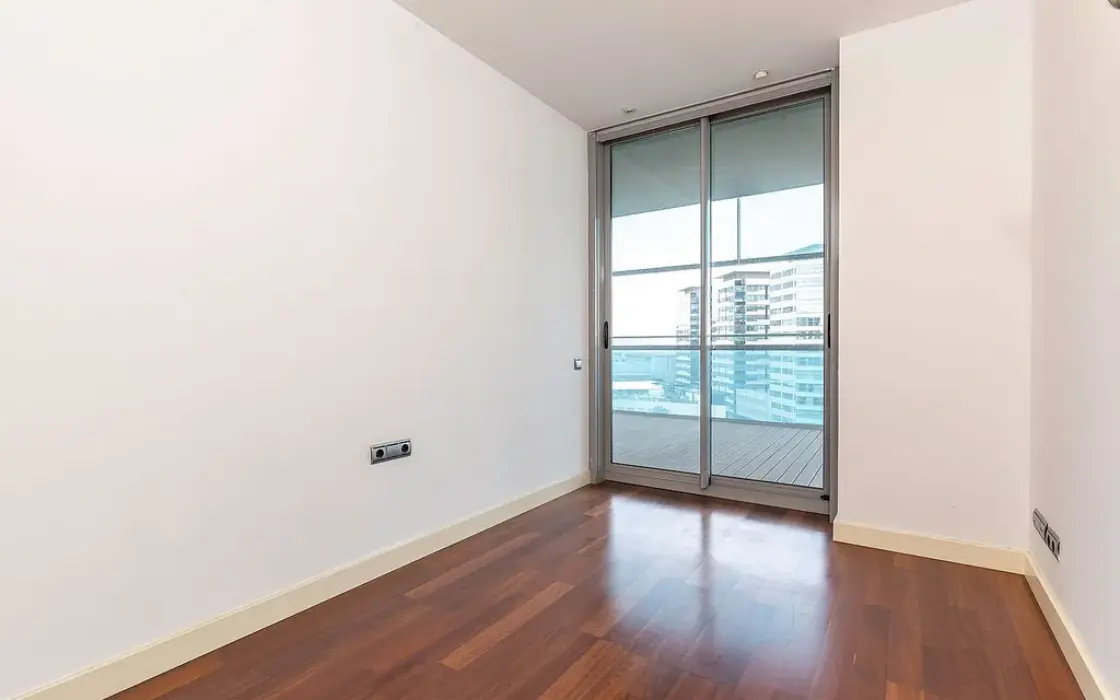 Квартира 100 кв.м з терасою та видом на море в Барселоні