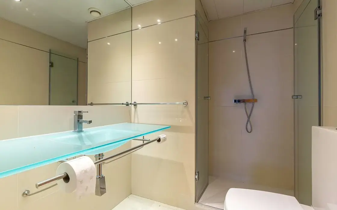 Квартира 100 кв.м з терасою та видом на море в Барселоні