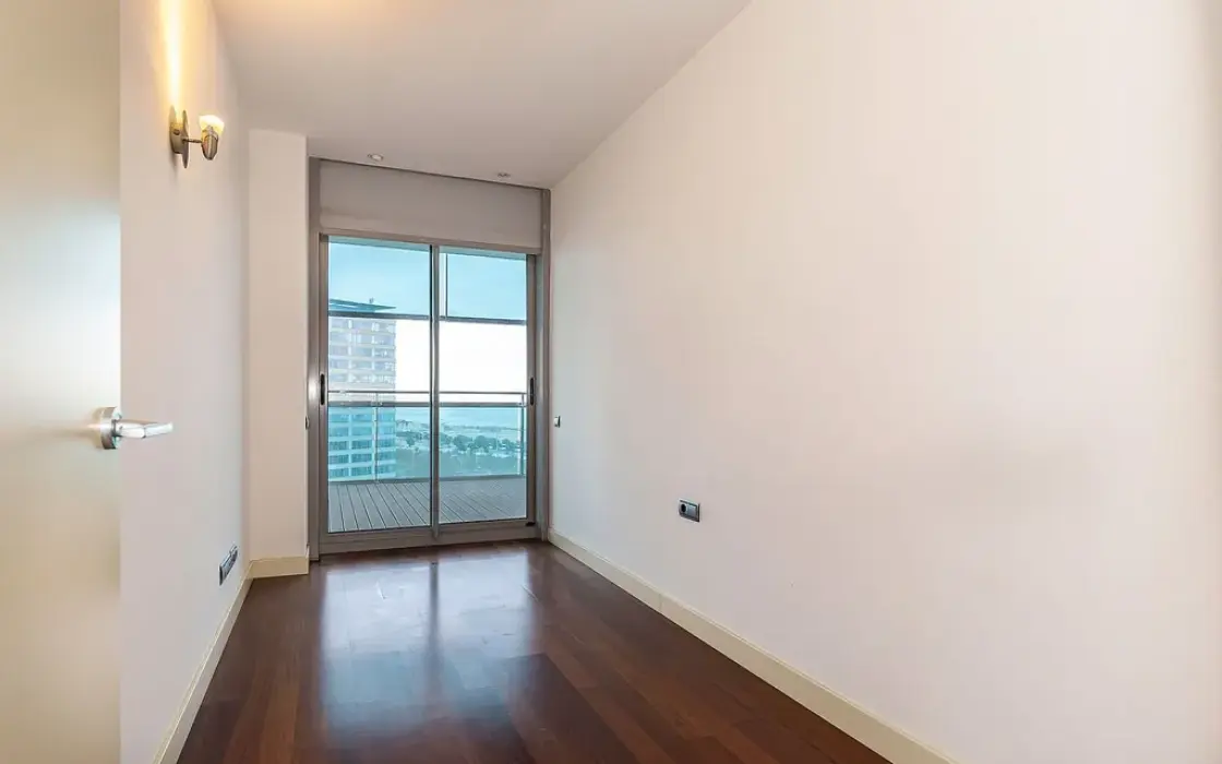 Квартира 100 кв.м з терасою та видом на море в Барселоні