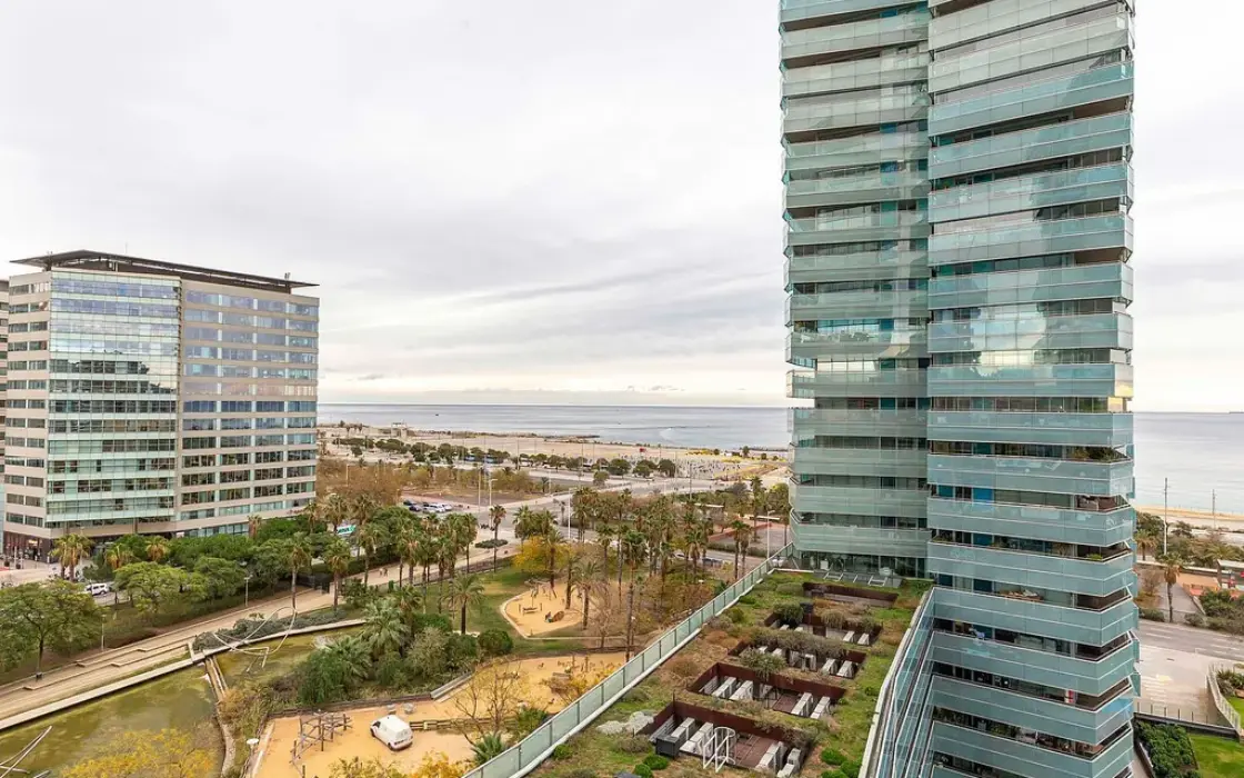 Квартира 100 кв.м з терасою та видом на море в Барселоні