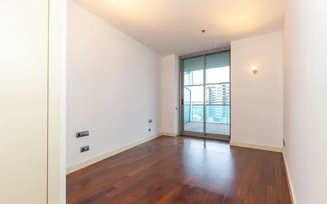 Квартира 100 кв.м з терасою та видом на море в Барселоні