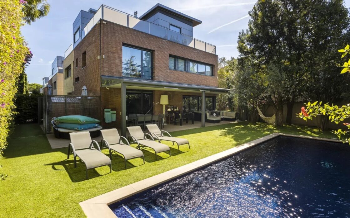 Вілла з терасою в Барселоні, район Саррія-Сант Жервасі