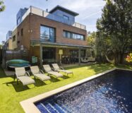 Вілла з терасою в Барселоні, район Саррія-Сант Жервасі