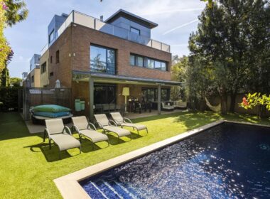 Вілла з терасою в Барселоні, район Саррія-Сант Жервасі