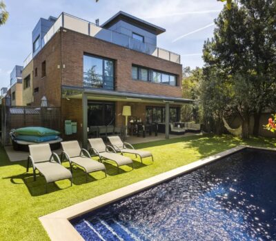 Вілла з терасою в Барселоні, район Саррія-Сант Жервасі