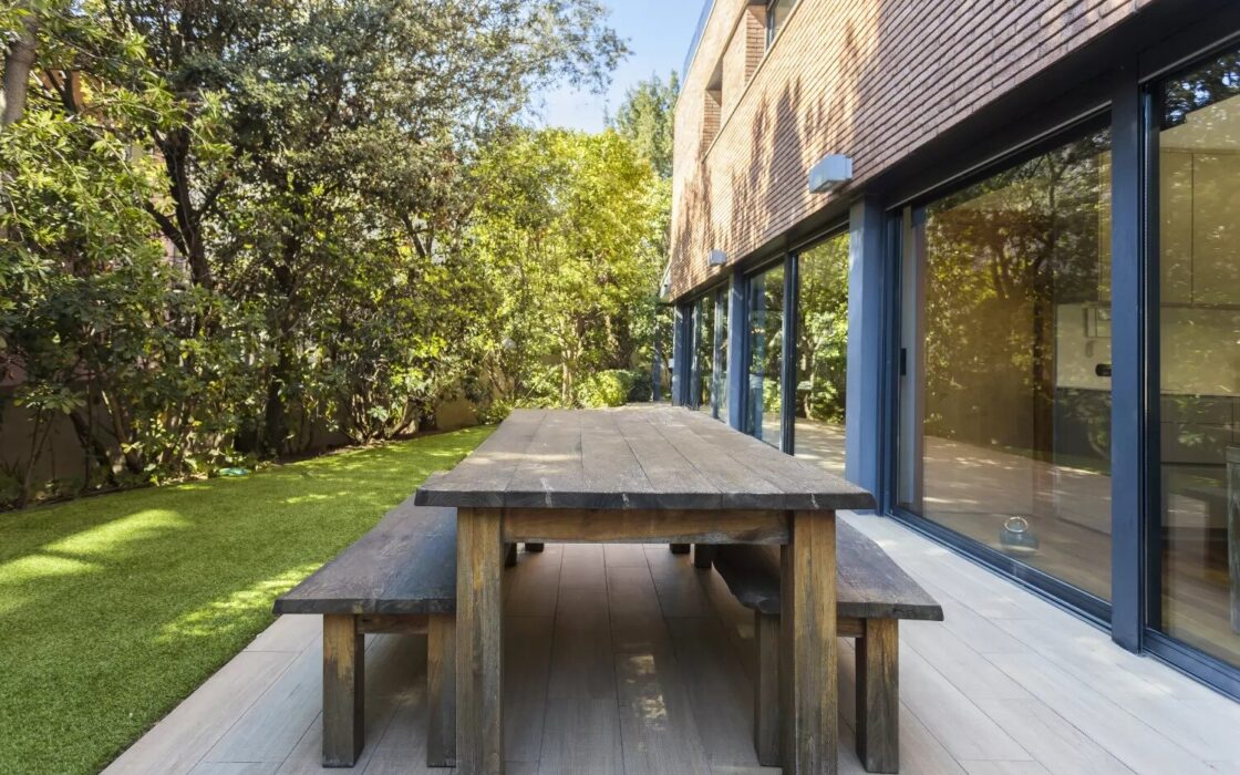 Вілла з терасою в Барселоні, район Саррія-Сант Жервасі