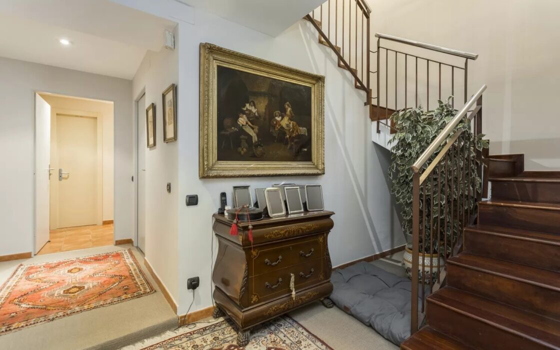 Вілла з терасою в Барселоні, район Саррія-Сант Жервасі