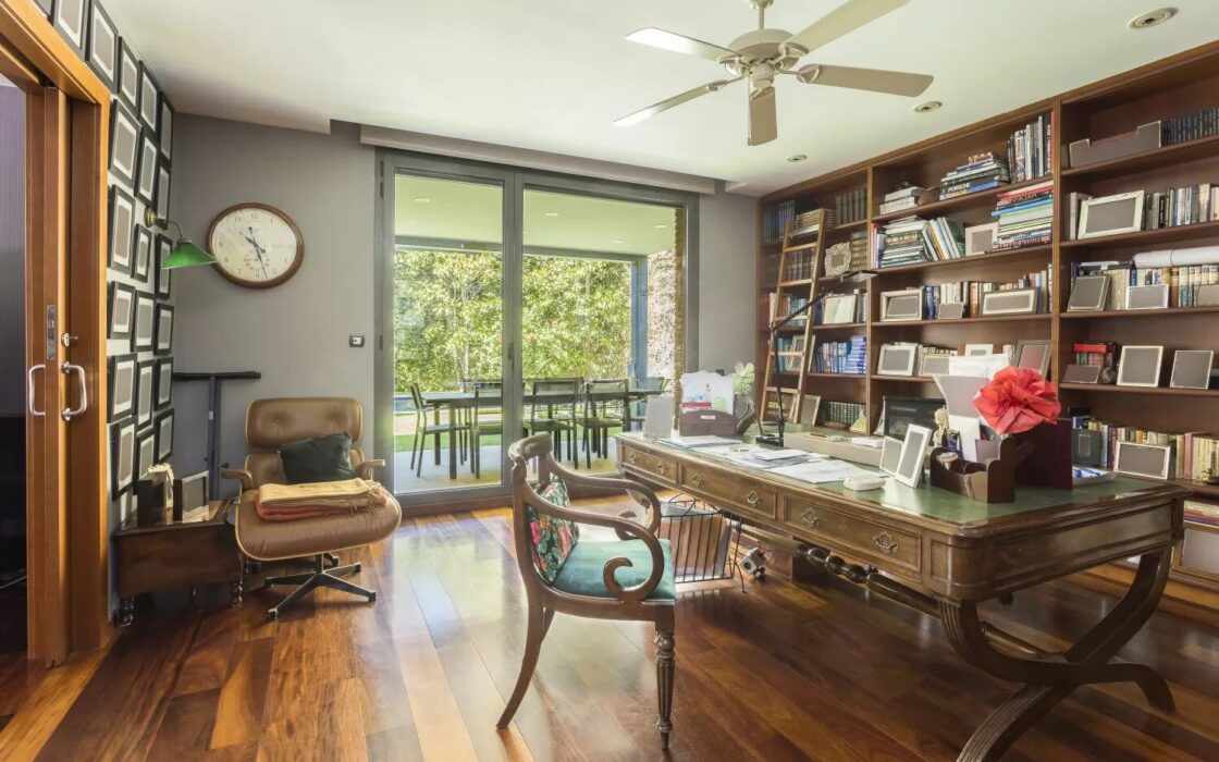 Вілла з терасою в Барселоні, район Саррія-Сант Жервасі