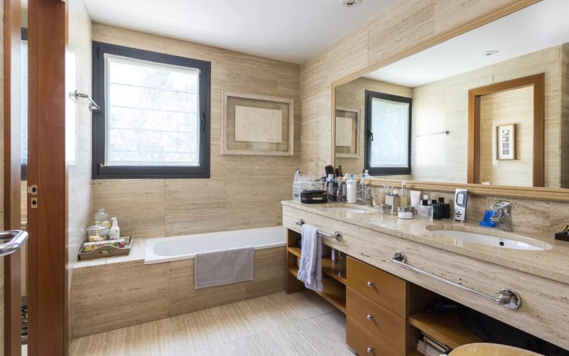 Вілла з терасою в Барселоні, район Саррія-Сант Жервасі