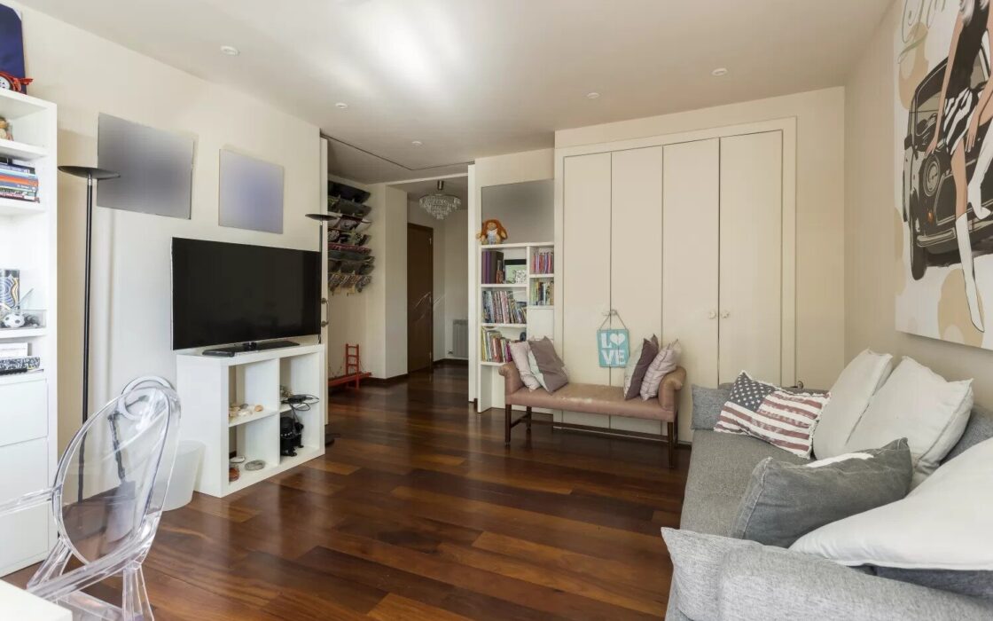 Вілла з терасою в Барселоні, район Саррія-Сант Жервасі